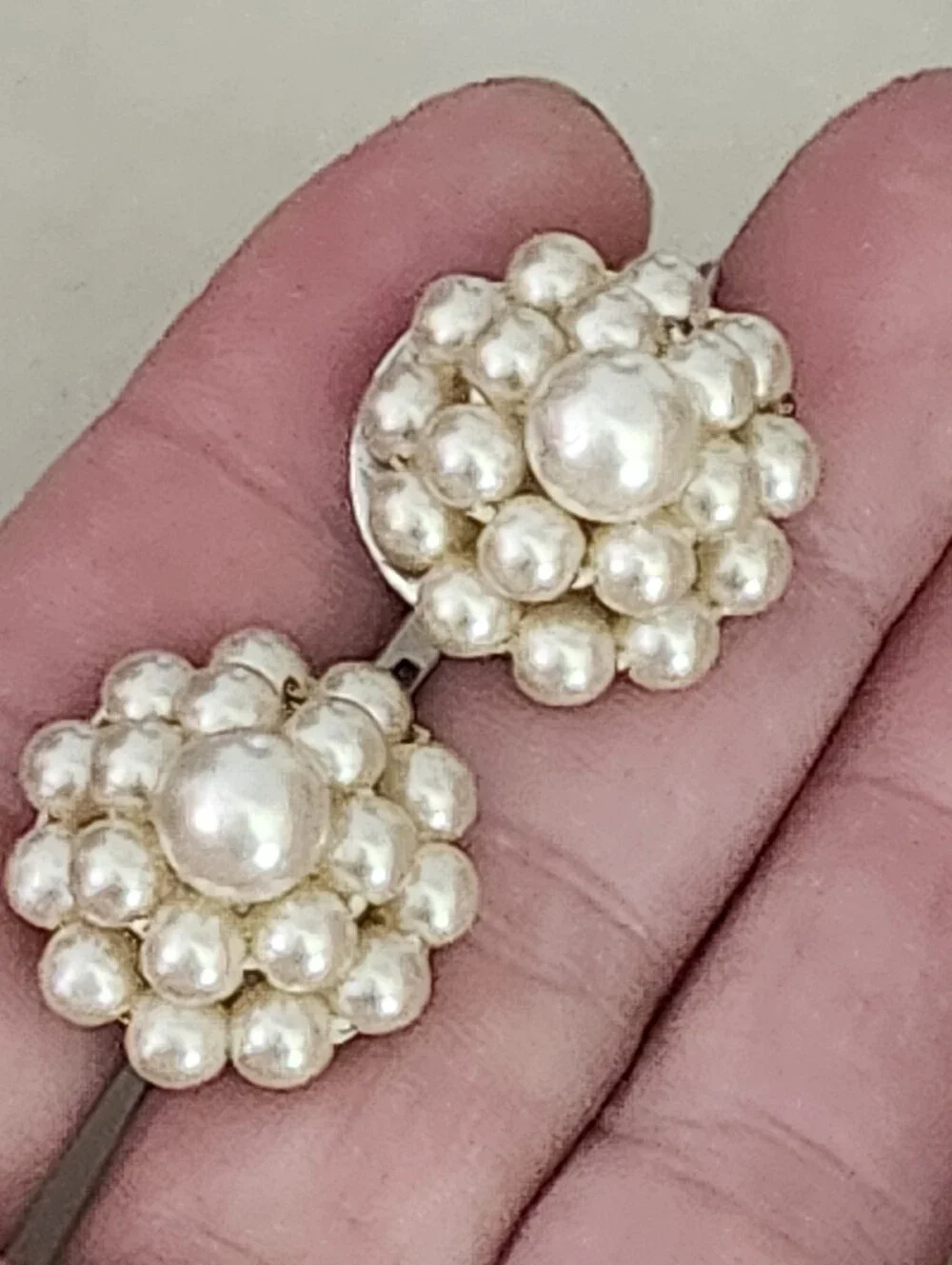 Vtg Classic Faux Pearl Cluster Screw Back Earrings